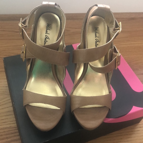 Strappy heels - Picture 8 of 11